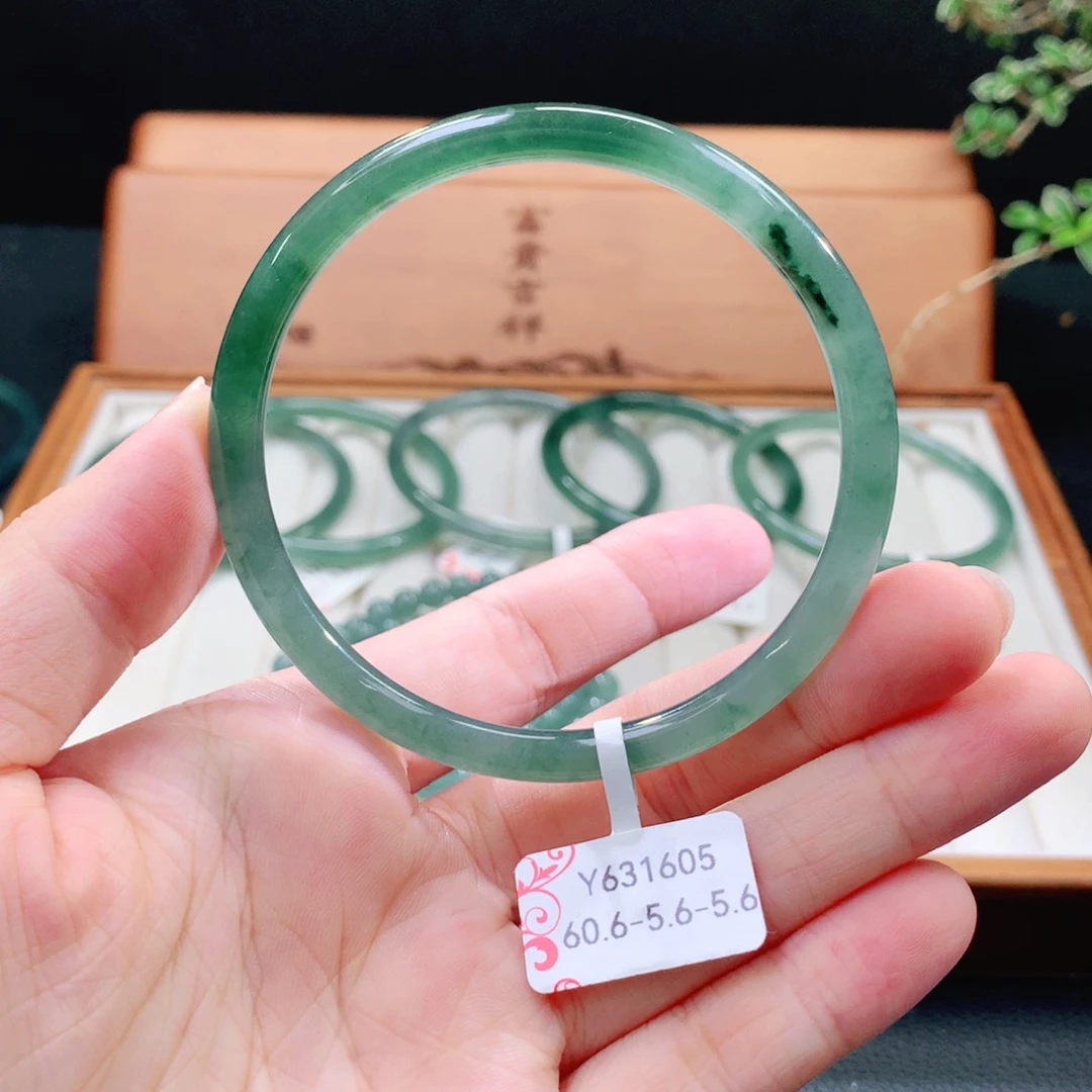 翡翠手镯（圆镯）未镶嵌