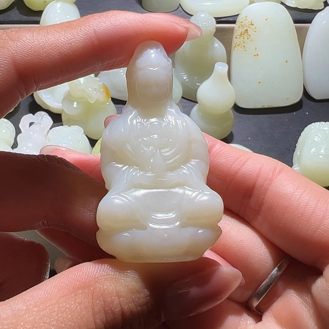 隔***点和田玉未镶嵌颈饰