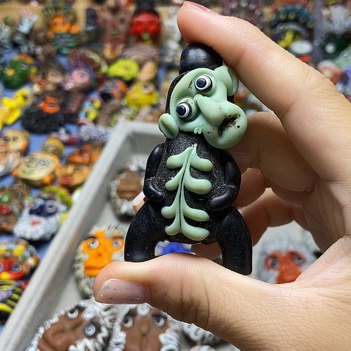 颈饰琉璃立体小猴子053
