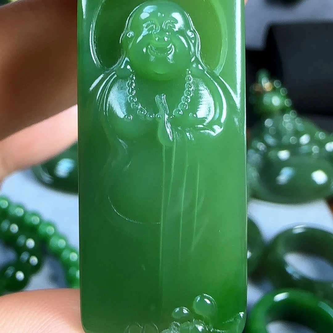 颈饰未镶嵌和田玉（碧玉）