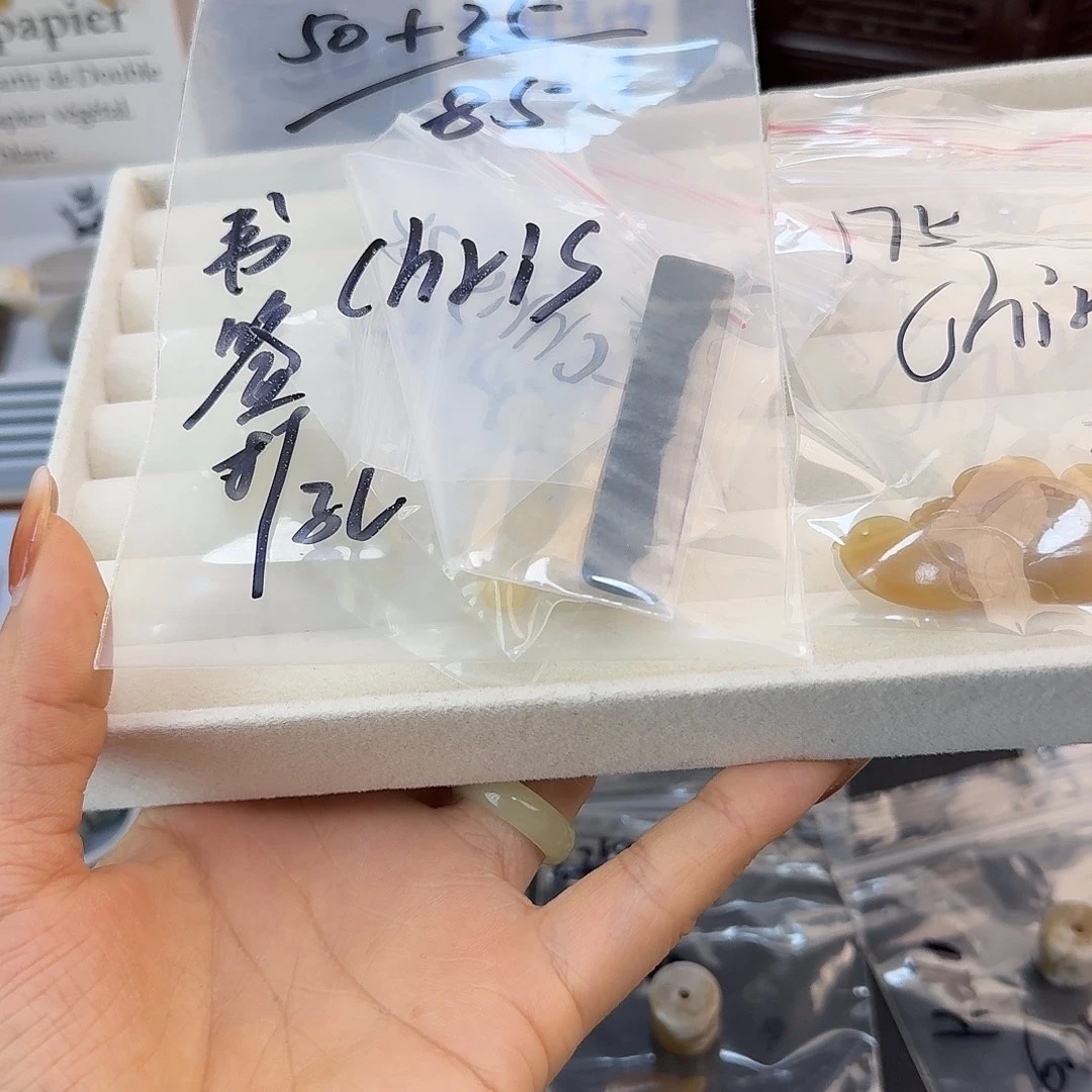 C***s和田玉未镶嵌珠宝半成品