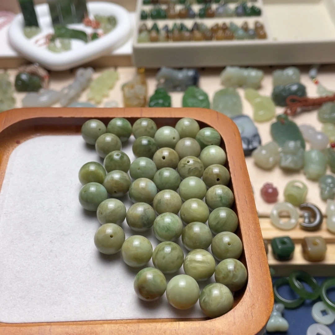 和田玉未镶嵌颈饰一个