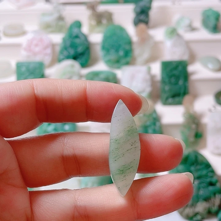 独山玉未镶嵌颈饰