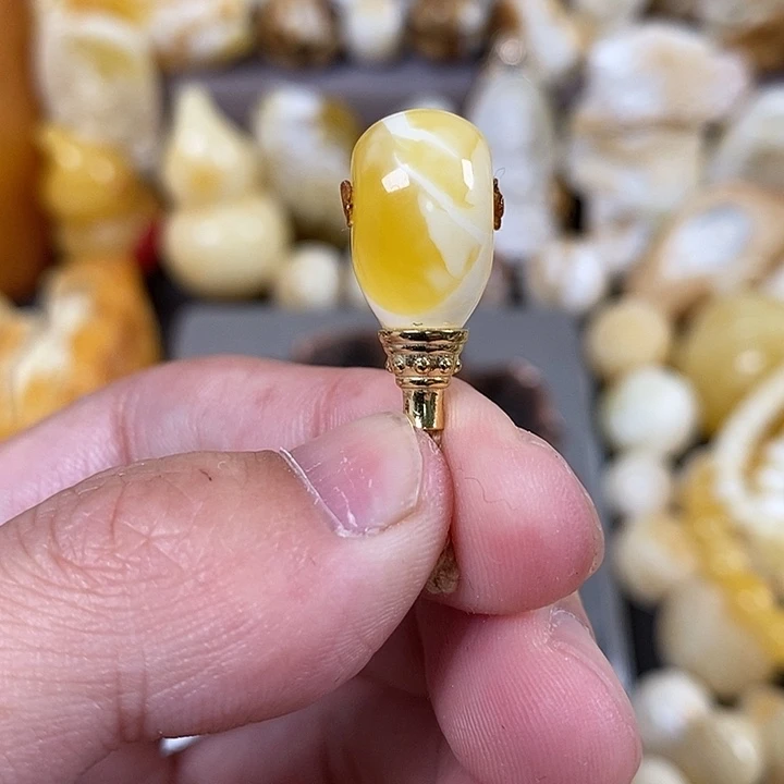 琥珀裸石未镶嵌我