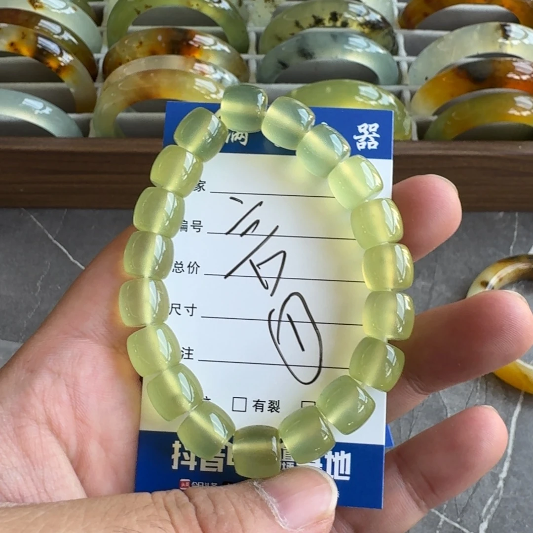 傅****未镶嵌蛇纹石玉手镯