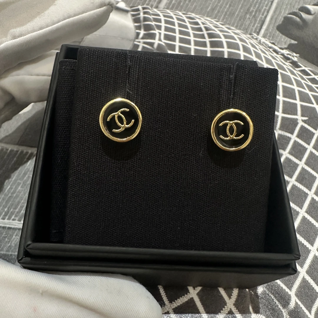 99新 Chanel/香奈儿 Chanel双c圆形纽扣耳钉 NE592841