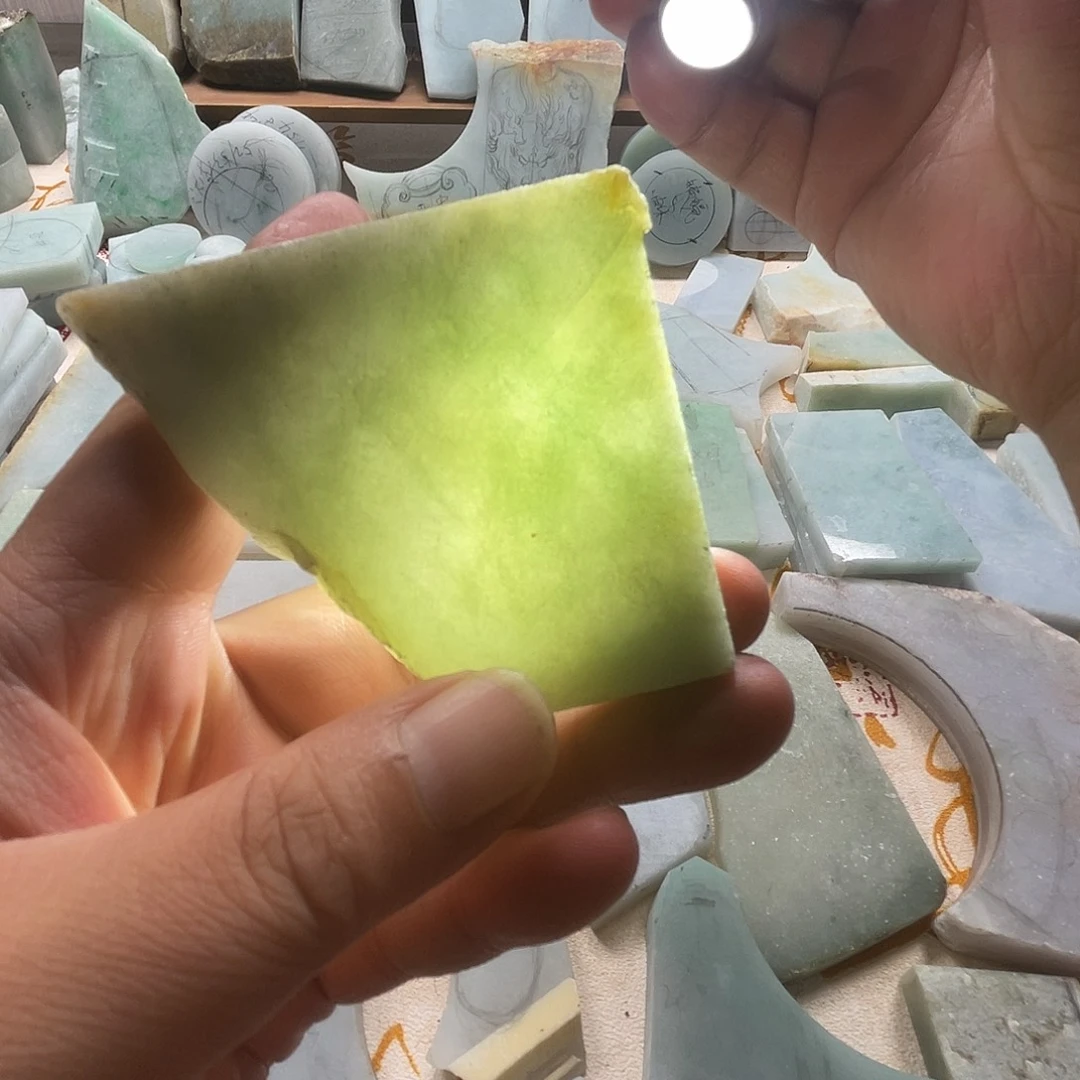 翡翠未镶嵌颈饰天然缅甸A货翡翠毛料