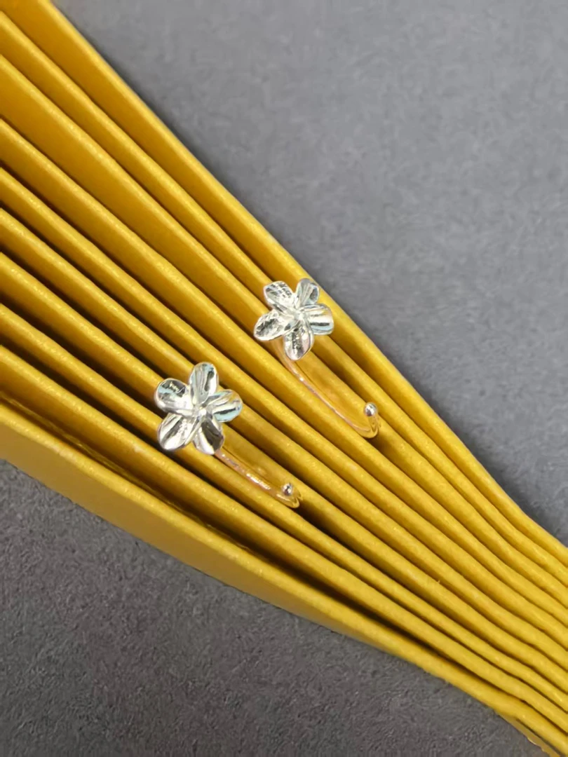 足银耳饰 足银梅花耳扣气质简约经典银制品轻奢精致素款