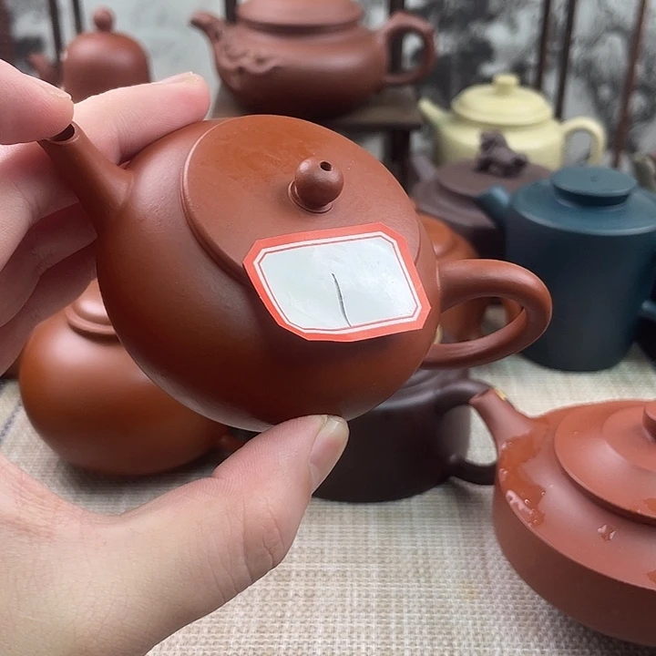 紫砂茶壶与**张宜兴紫砂