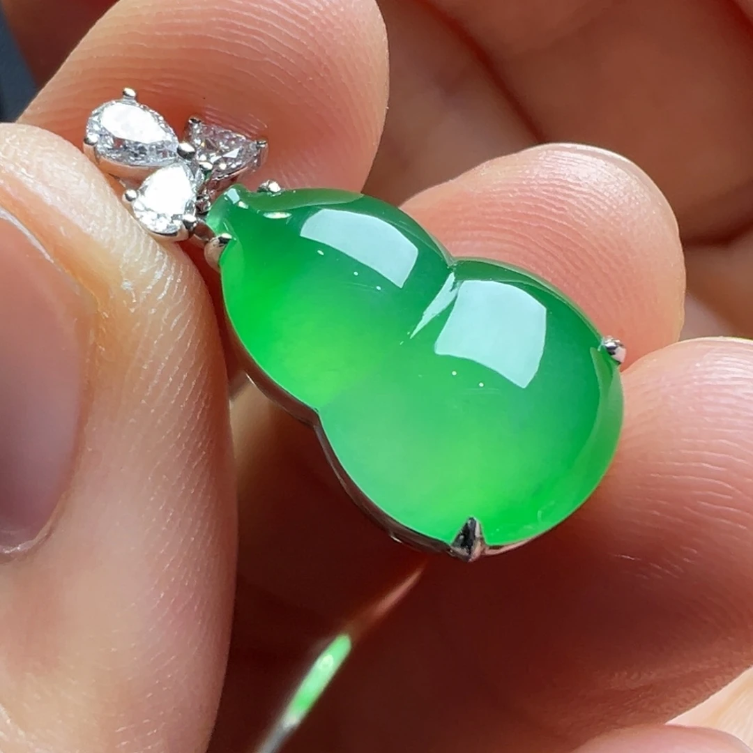 翡翠18K金镶嵌颈饰Y葫芦