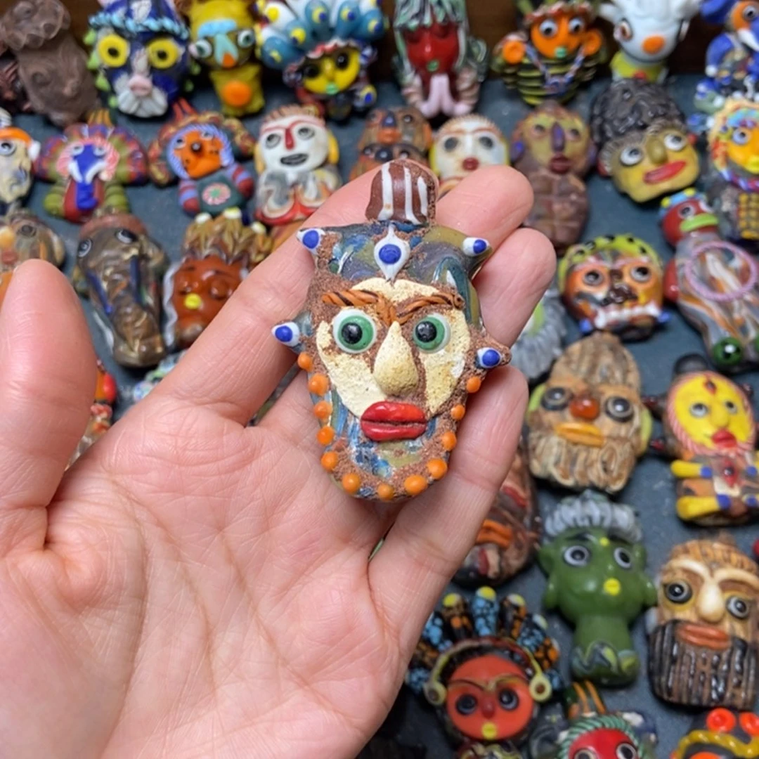 颈饰琉璃千眼娃娃