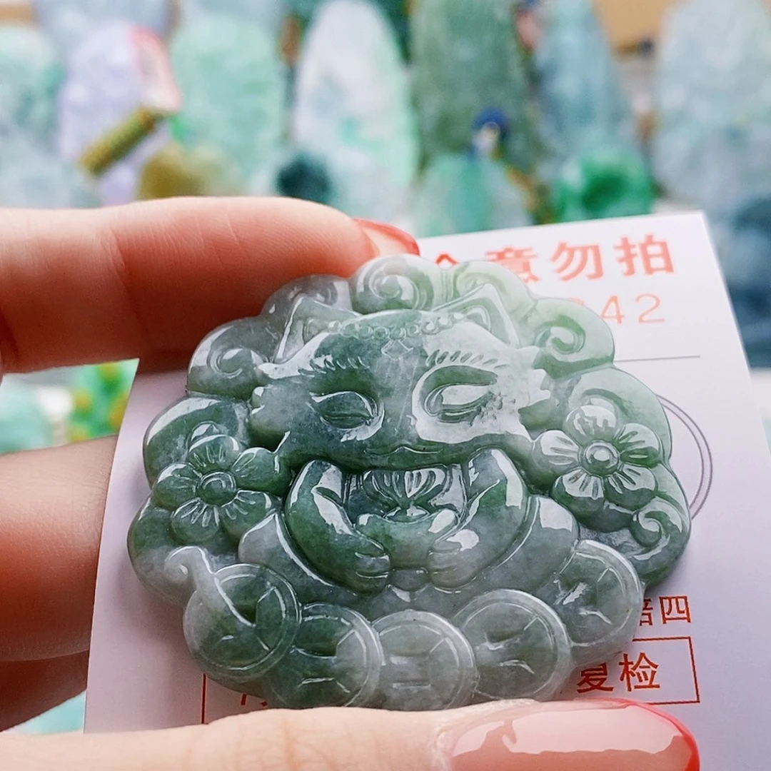 吊坠(不含链)未镶嵌翡翠