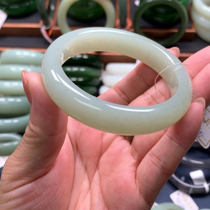 【闪购商品】未镶嵌手镯和田玉
