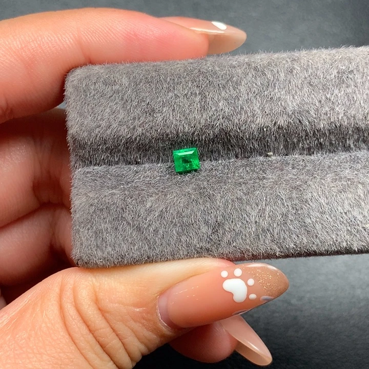 裸石祖母绿0.36ct，尺寸：3.92*3.45*3.25