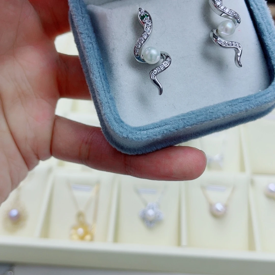 银S925镶嵌耳饰淡水珍珠