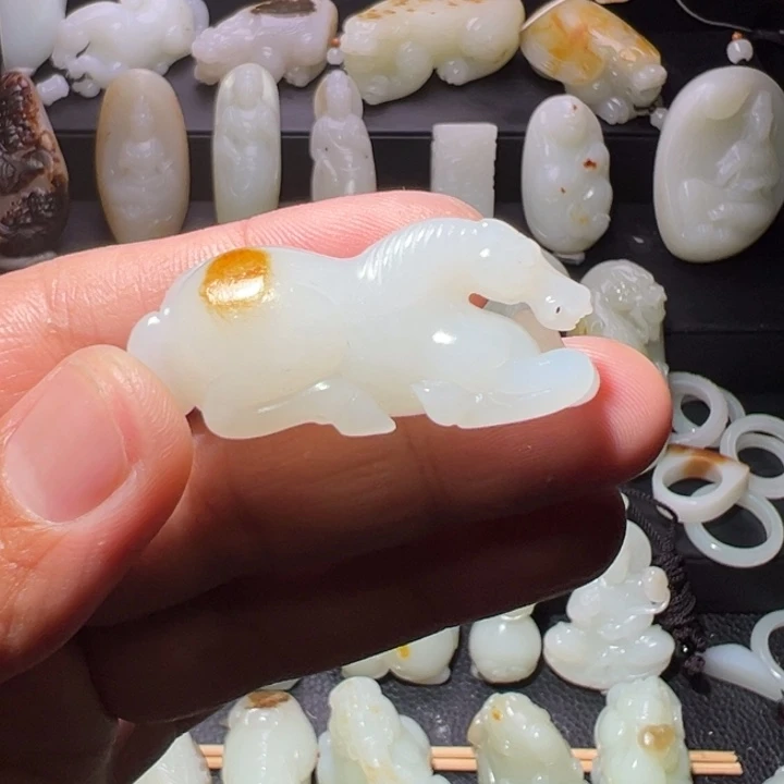 和田玉未镶嵌颈饰疯****罗