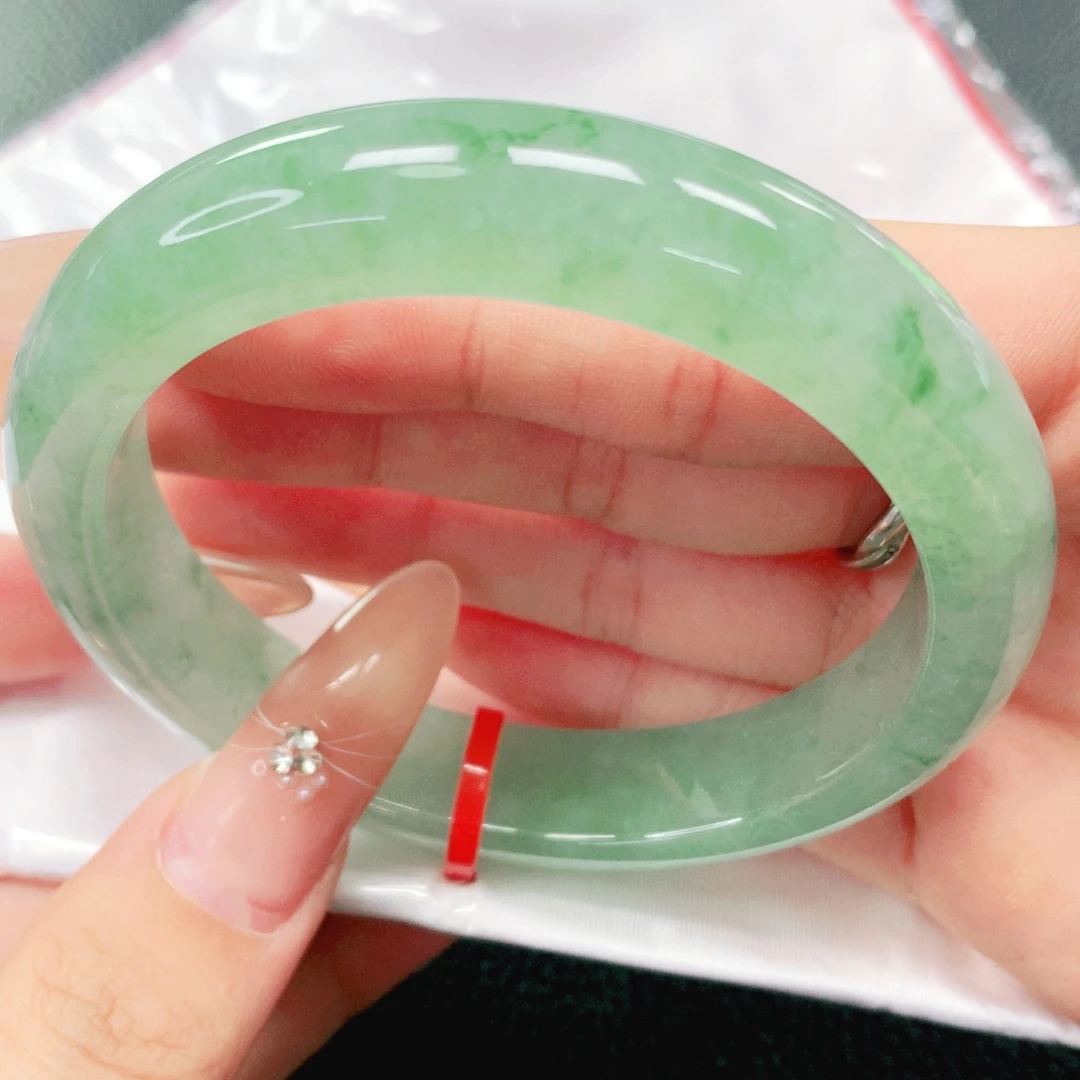 未镶嵌手镯翡翠56。