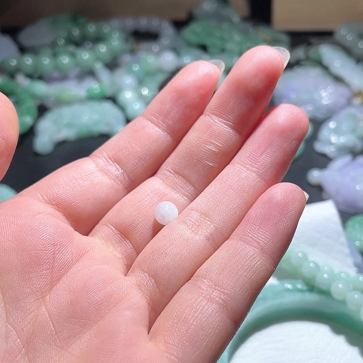 翡翠未镶嵌颈饰张****7天