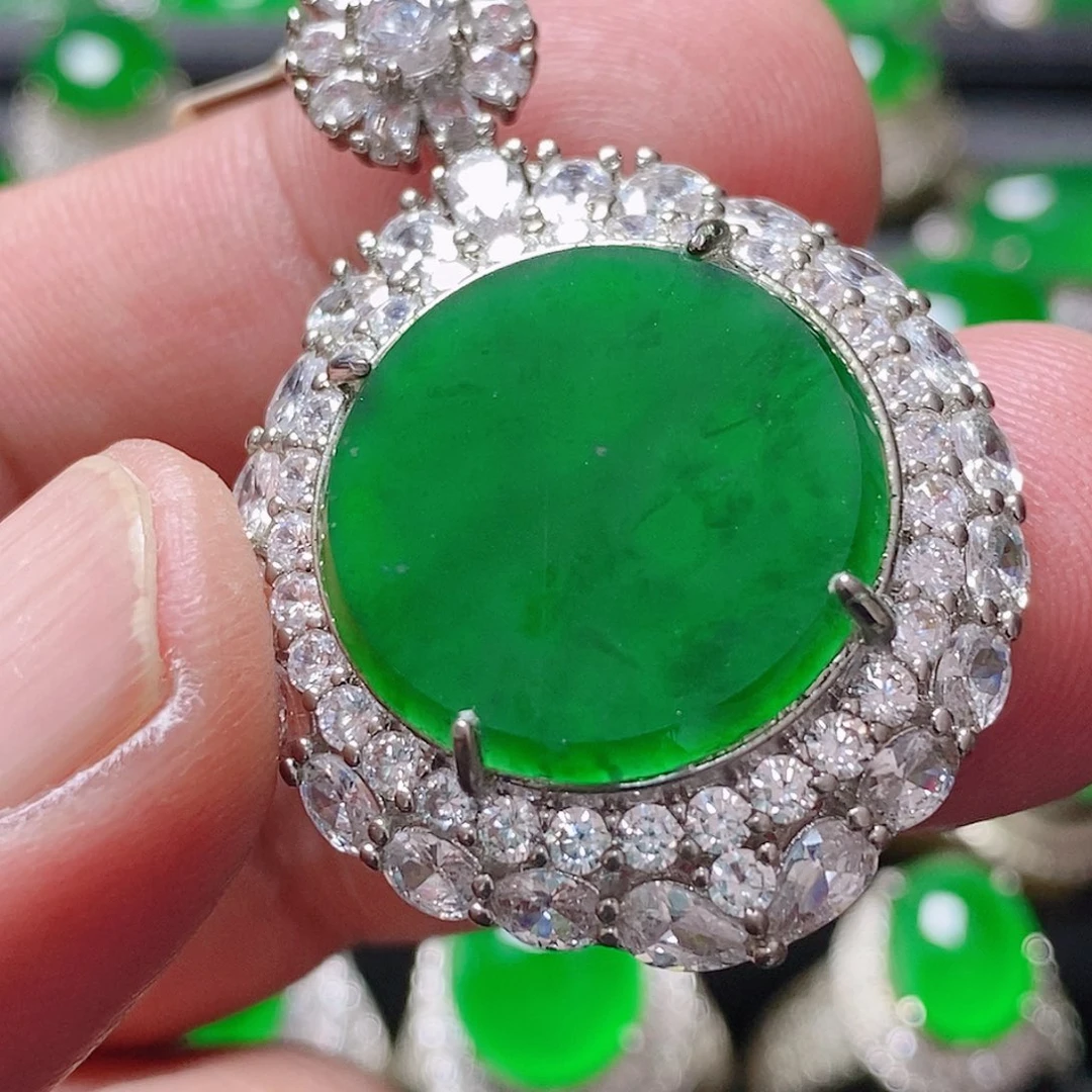 翡翠未镶嵌颈饰