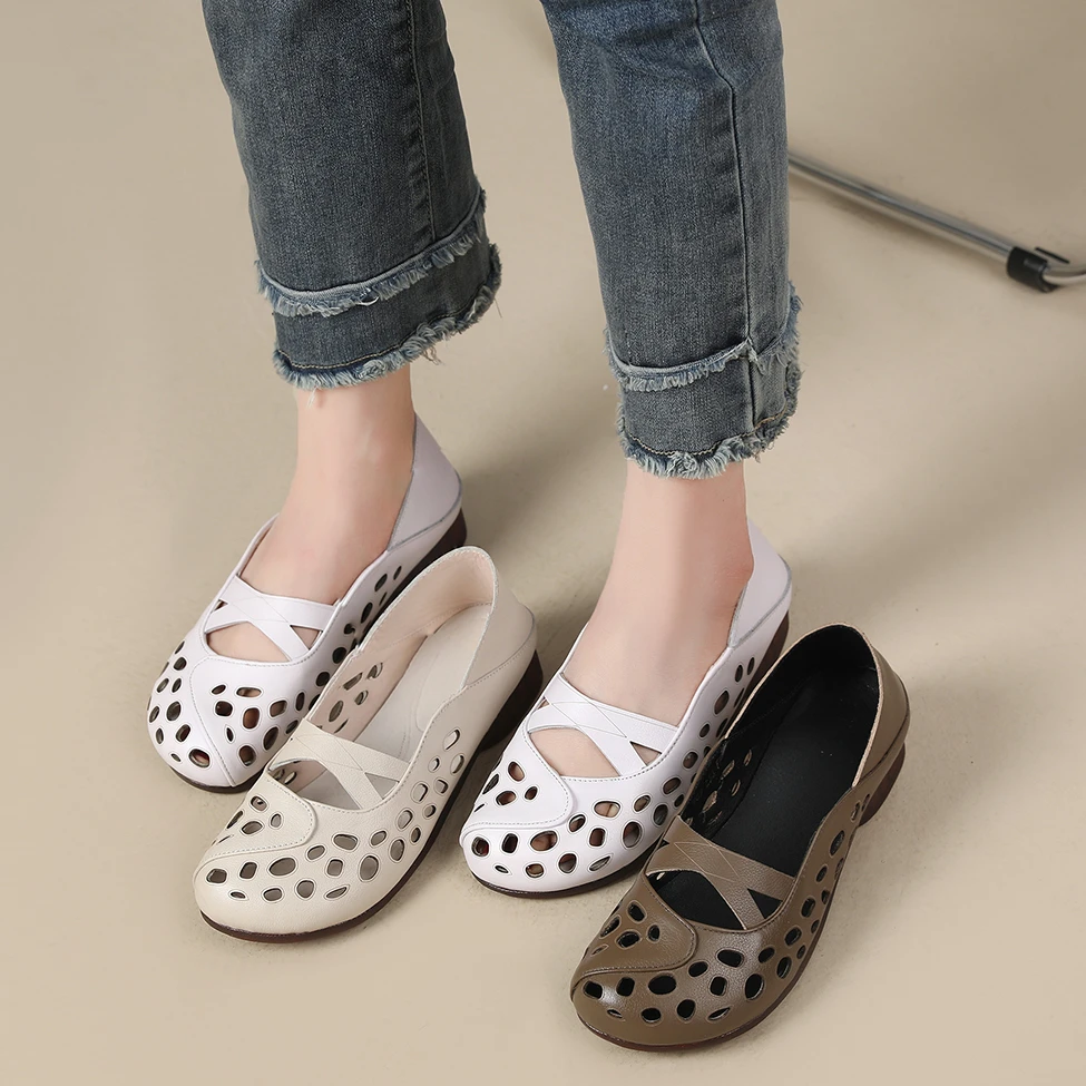 女鞋洞洞真皮凉鞋夏季舒适2025防滑牛筋平底软底透气镂空妈妈外出