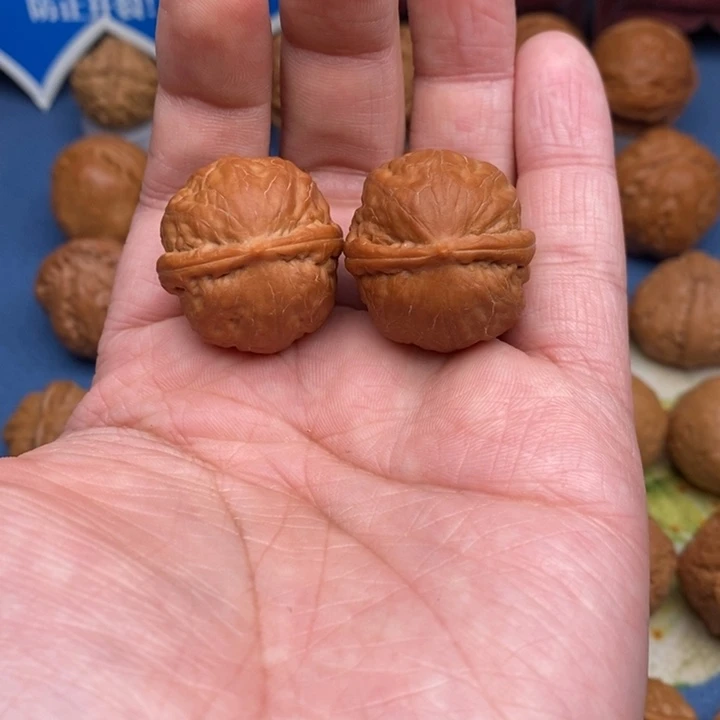 文玩核桃把件绣球