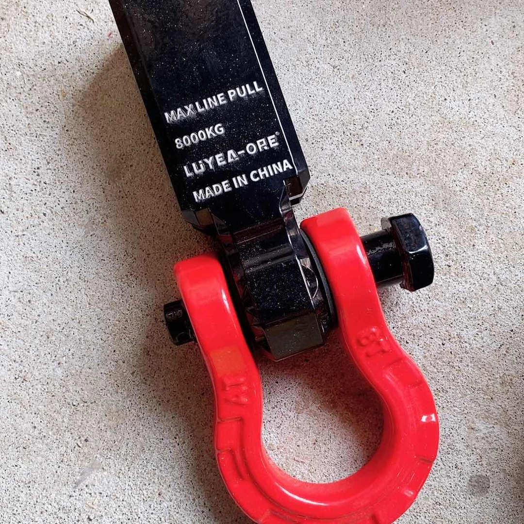 方口拖车钩黑红色