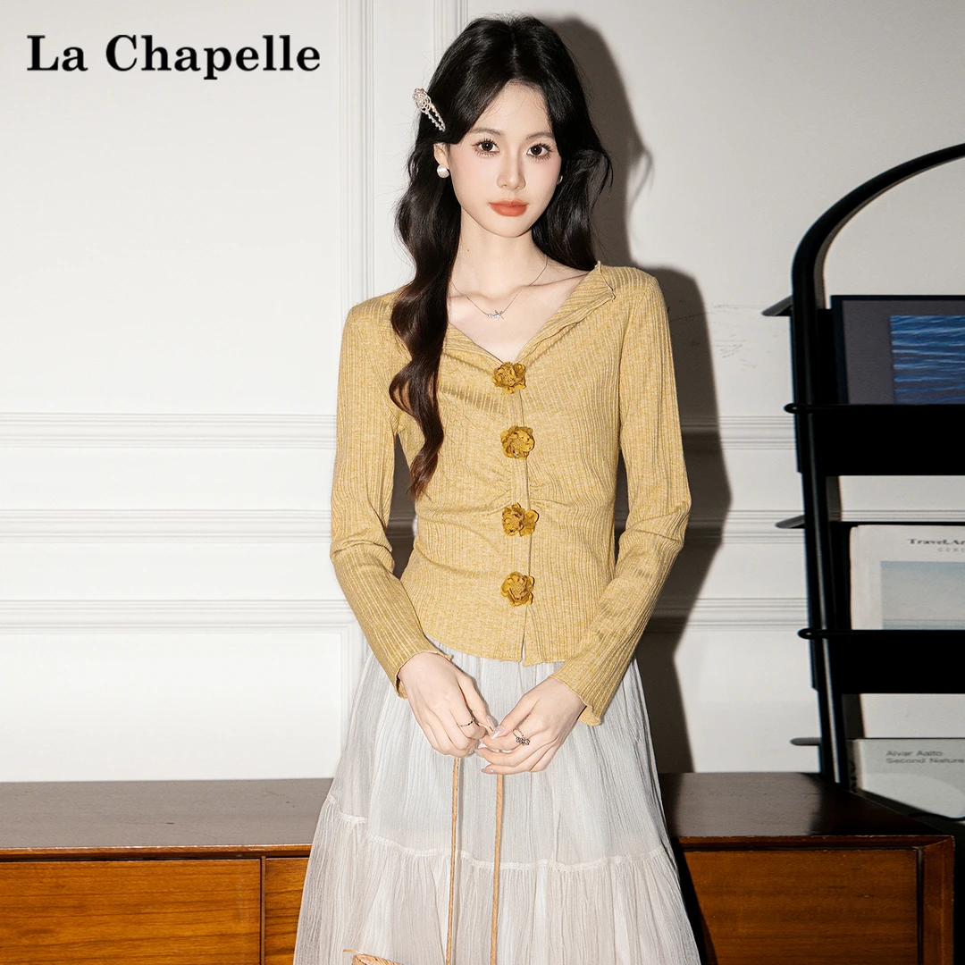 拉夏贝尔立体花朵V领正肩长袖t恤女秋季收腰显瘦小衫打底衫短上衣