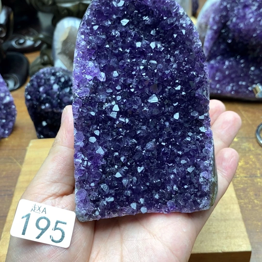 未镶嵌水晶大型摆件（非配饰）