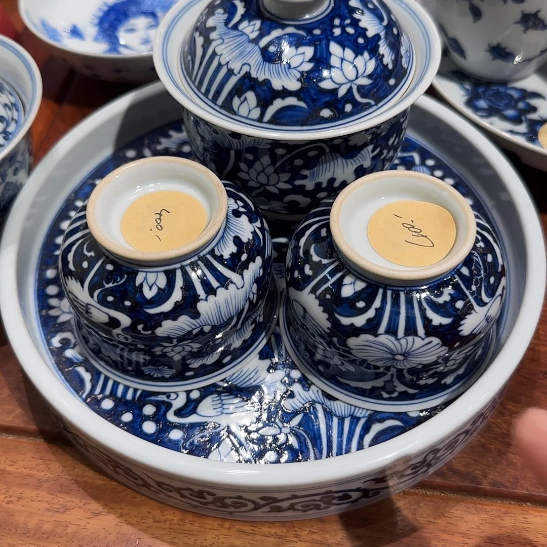 一盖碗一壶承四个杯子