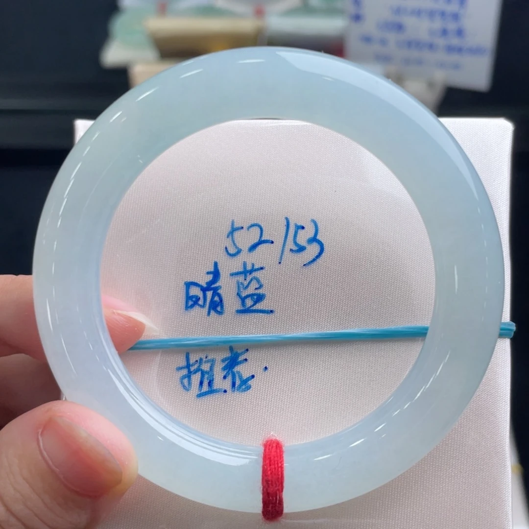 翡翠手镯未镶嵌翡翠手镯