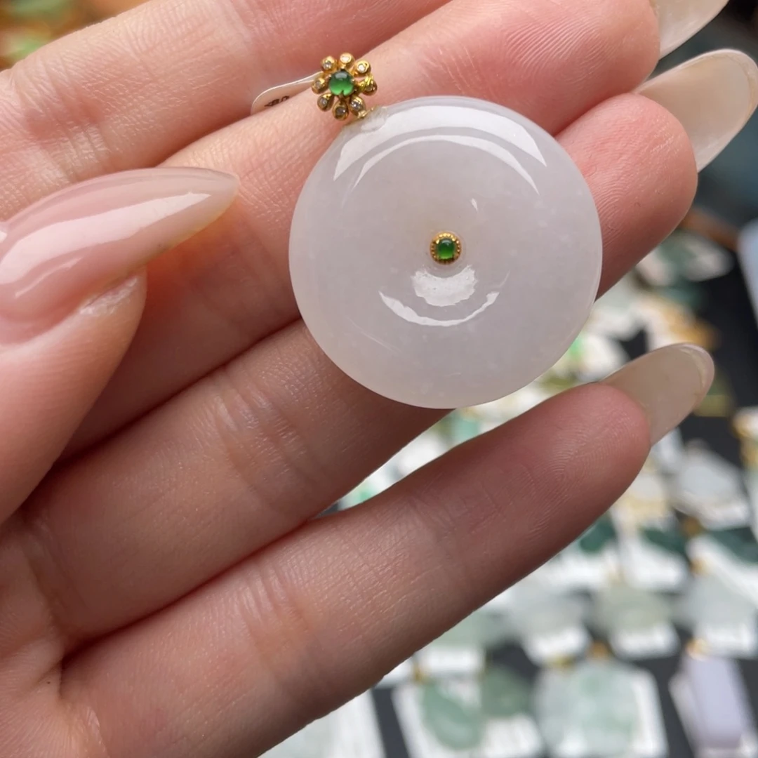翡翠18K金镶嵌颈饰