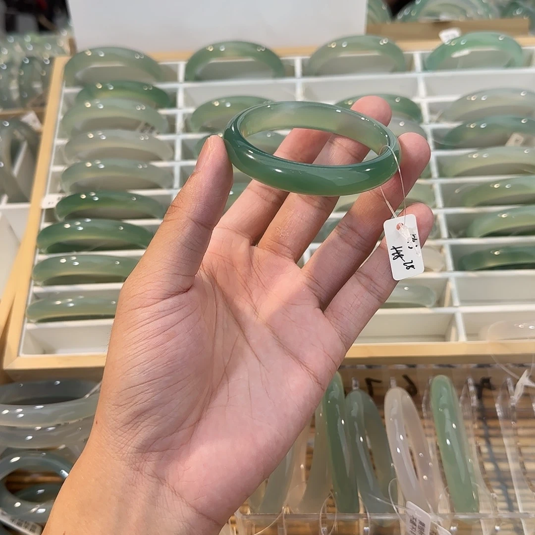 玛瑙/玉髓未镶嵌手镯圈口54.3