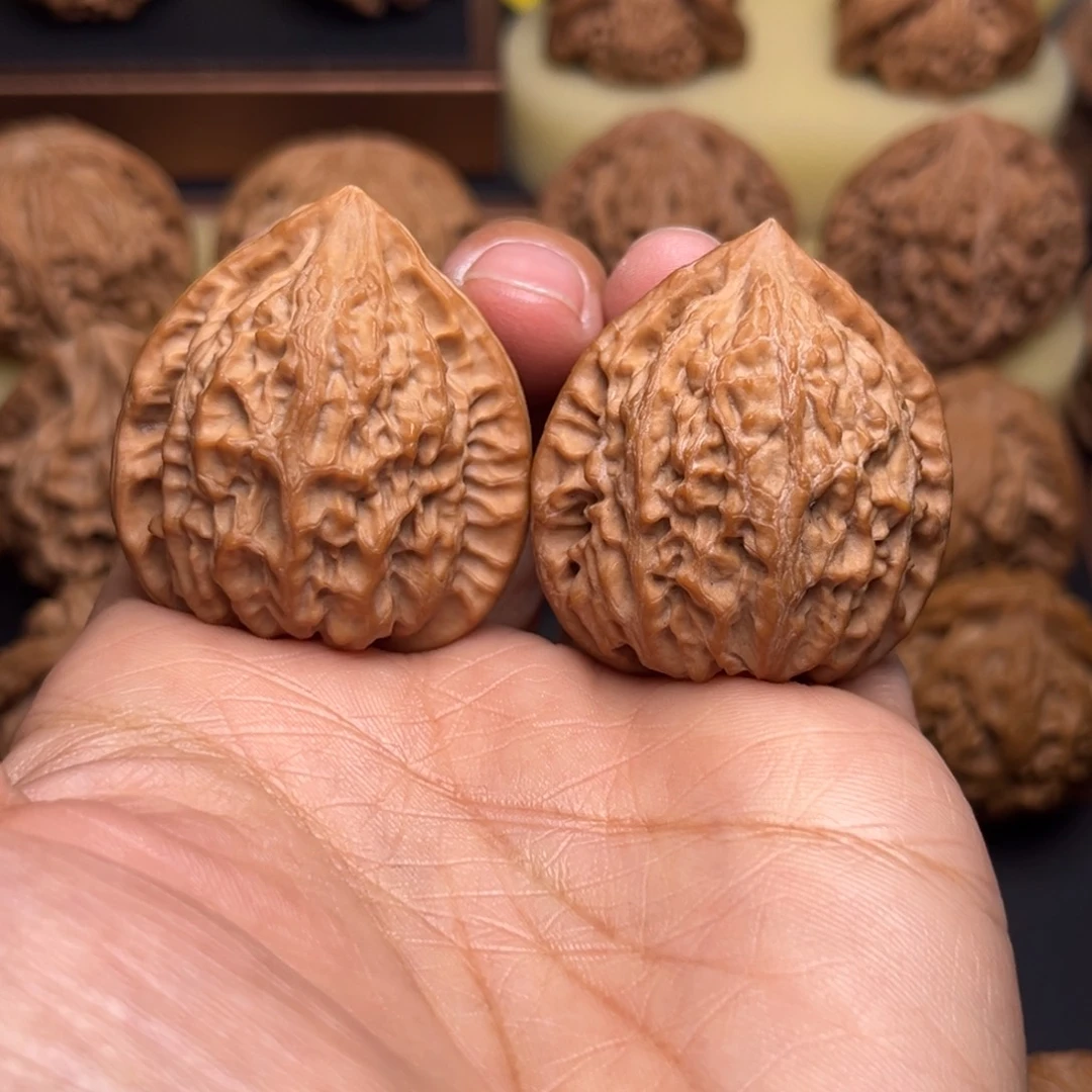 吾***爱文玩核桃把件金牛36左右