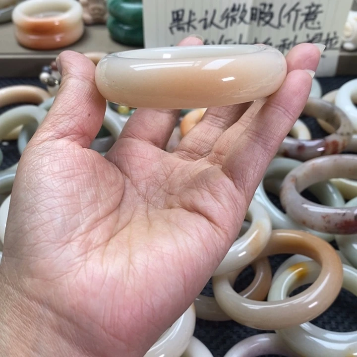 一***明石英质玉未镶嵌手镯