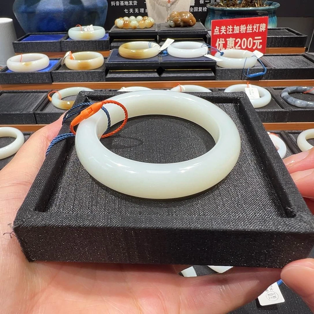 和田玉手镯未镶嵌