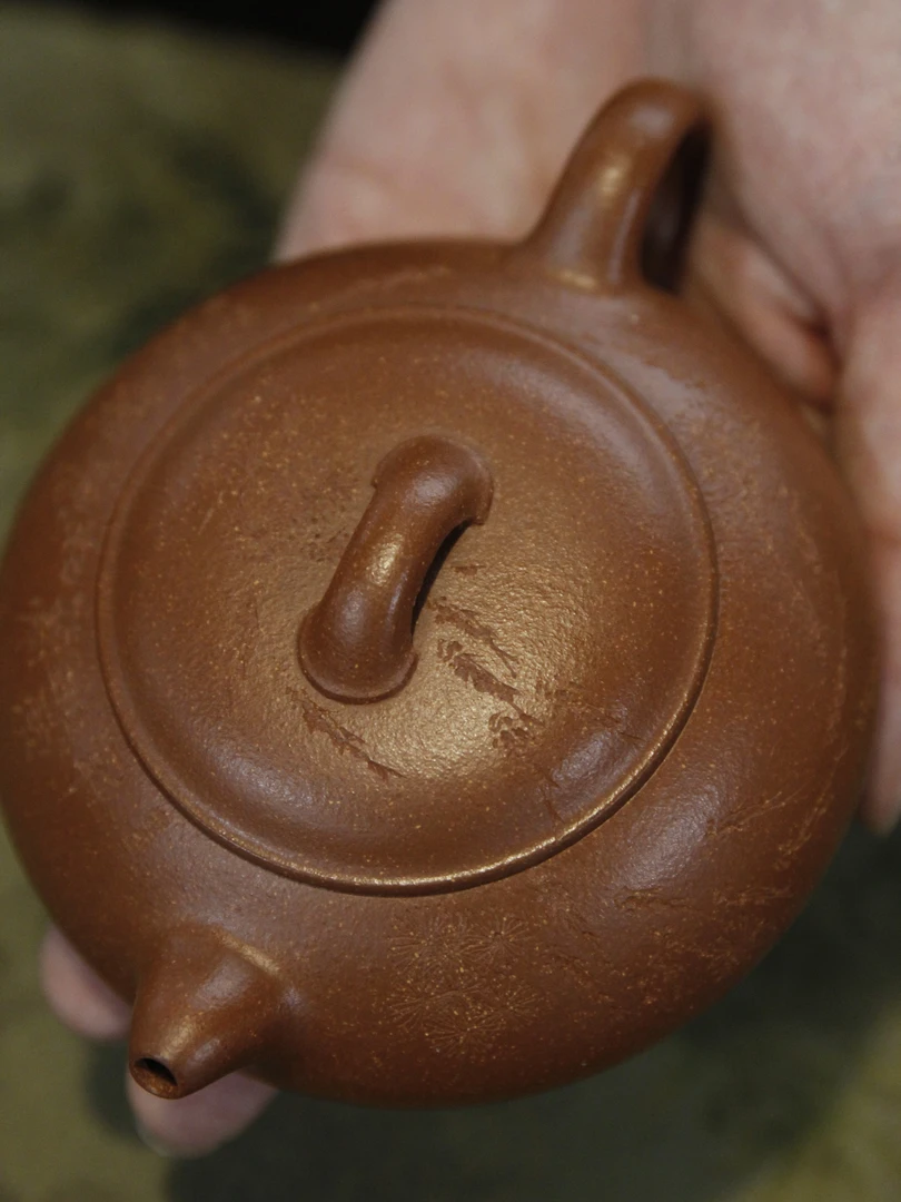 【知恩未器】无尘180cc红降坡群鱼刻绘宜兴手工传统紫砂壶高端送礼