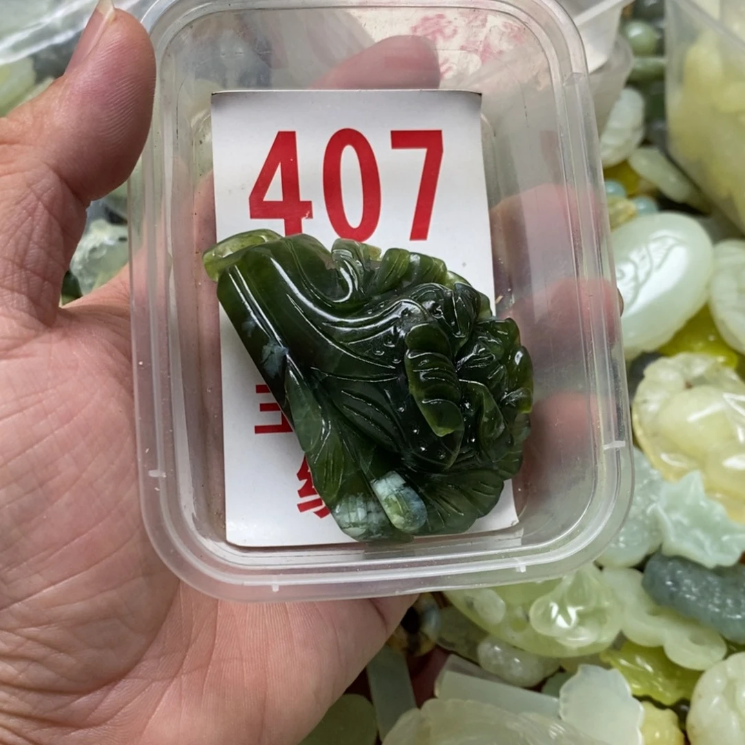 蛇纹石玉挂坠未镶嵌