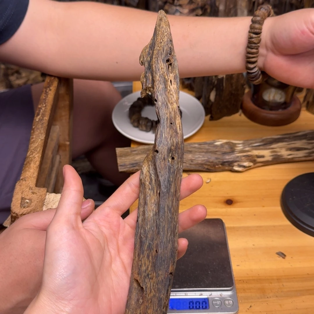 沉香碎屑沉香白棋块料47克