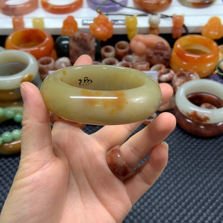 石英质玉未镶嵌手镯