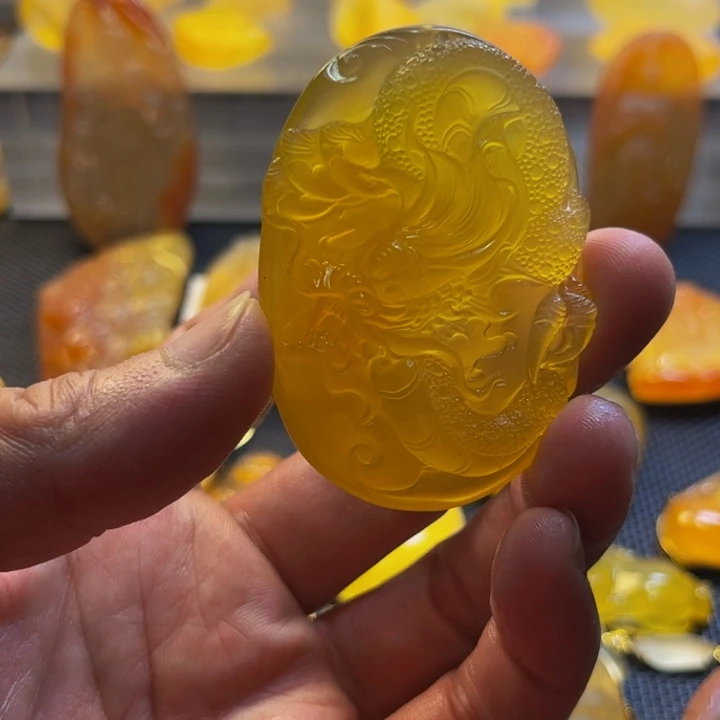 石英质玉未镶嵌颈饰昙**现