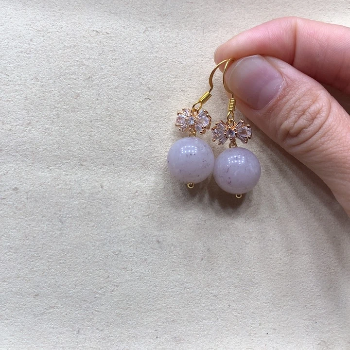 石英质玉颈饰合金