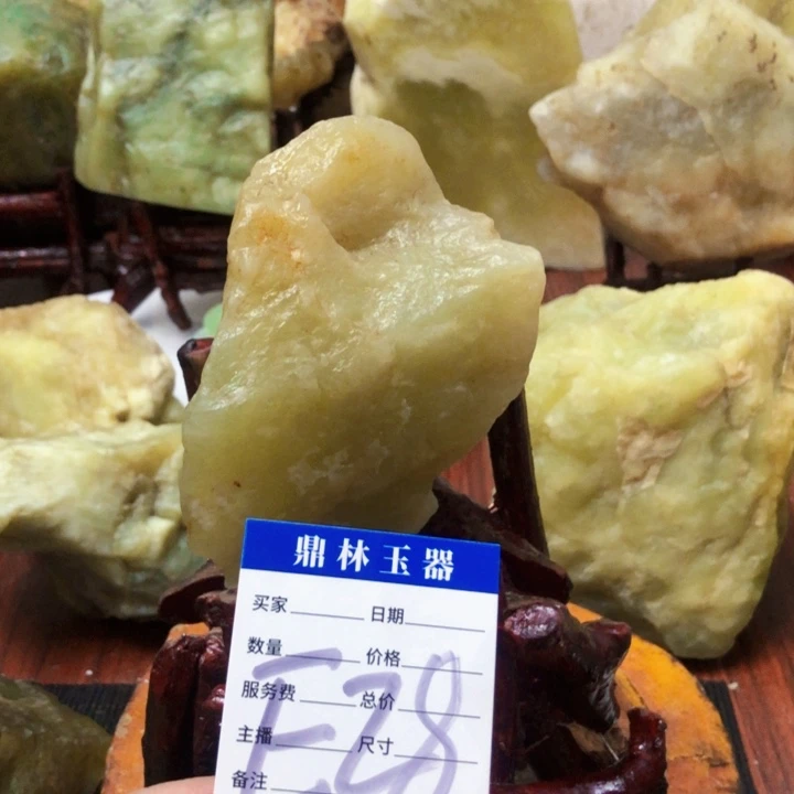 蛇纹石玉珠宝奇石未镶嵌