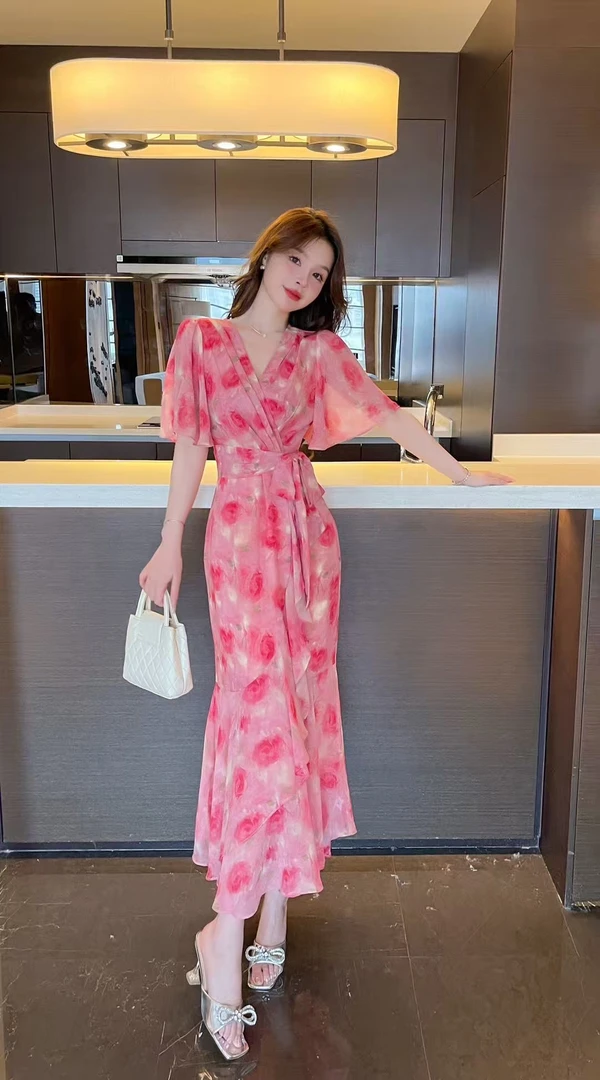 气质女人味印花荷叶边鱼尾长裙女2025新款洋气V领收腰显瘦连衣裙