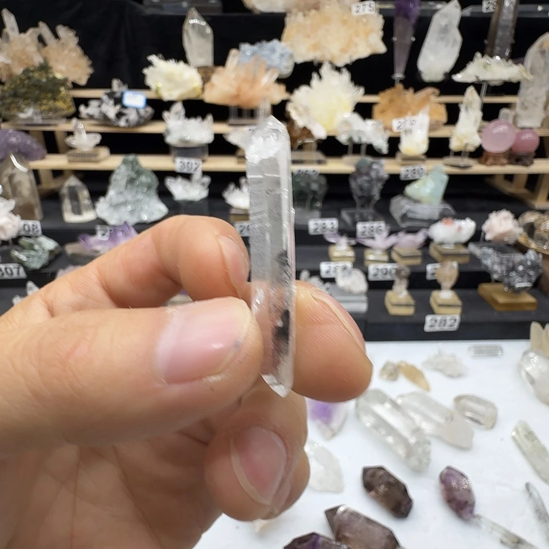 R***r石材天然水晶摆件