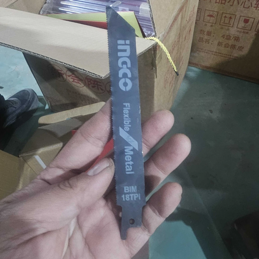 玻璃装的锯条一桶