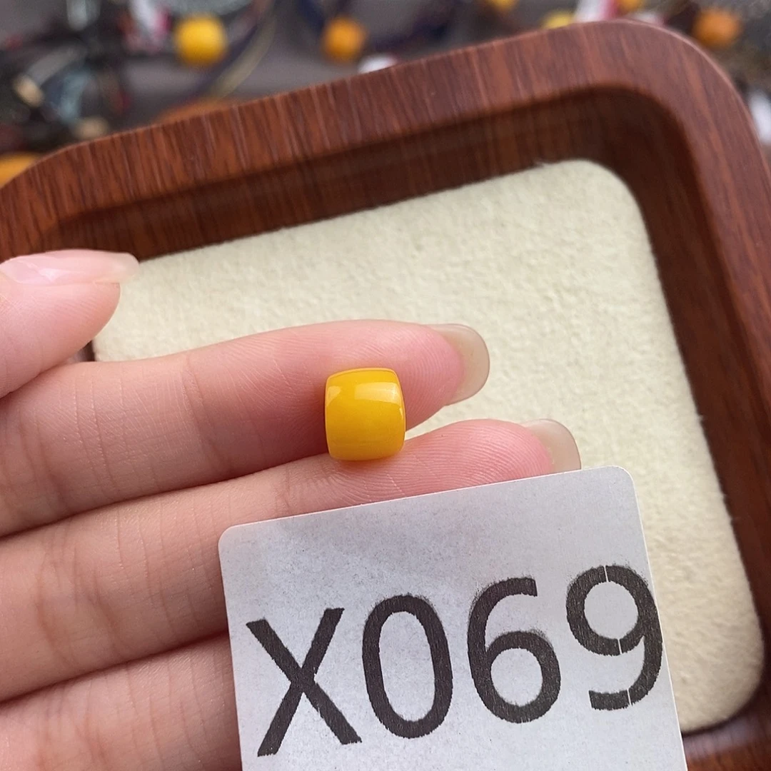 蜜蜡未镶嵌珠宝奇石