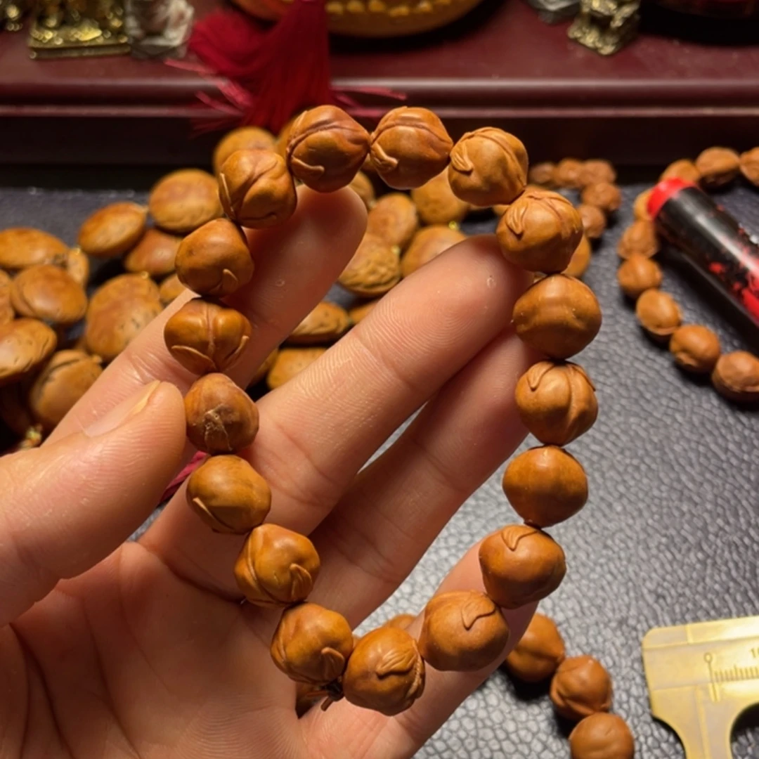 龙纹桃核雕刻瑕疵寿桃