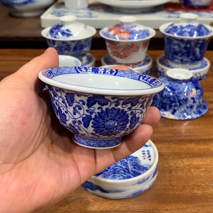 抖**字晓月柴窑 缠枝压手杯