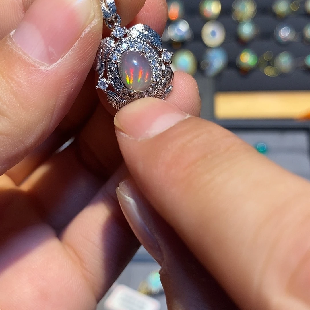 欧泊欧泊吊坠合金