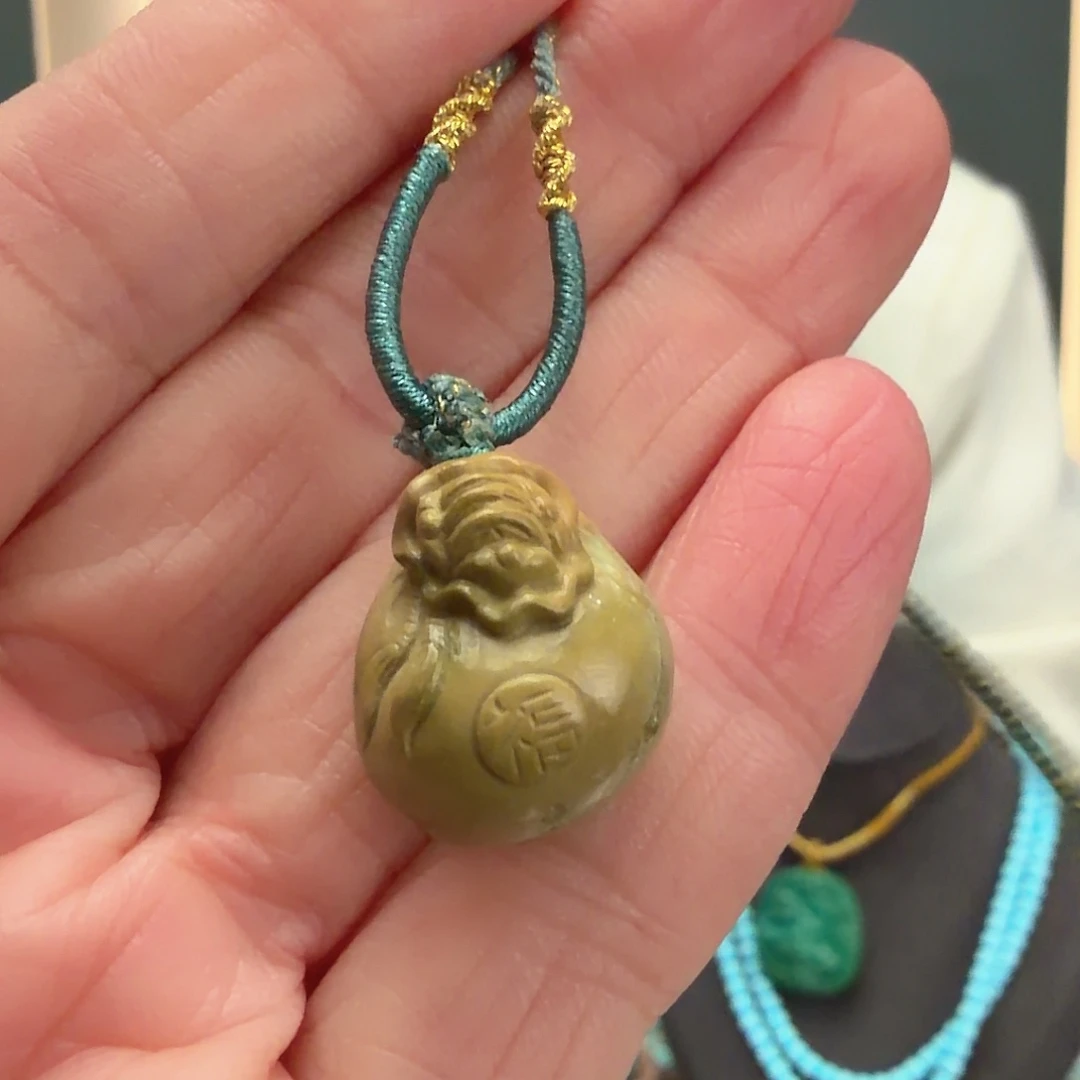 绿松石未镶嵌颈饰